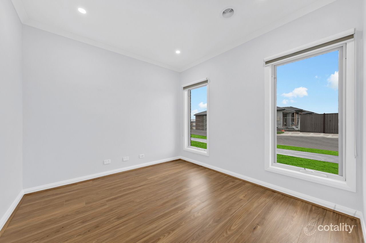 19 Guernsey St, Donnybrook, VIC 3064