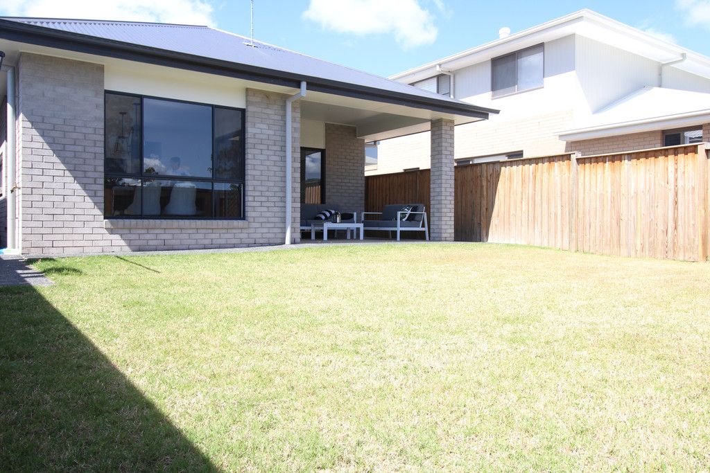70 Taunton Cct, Upper Kedron, QLD 4055