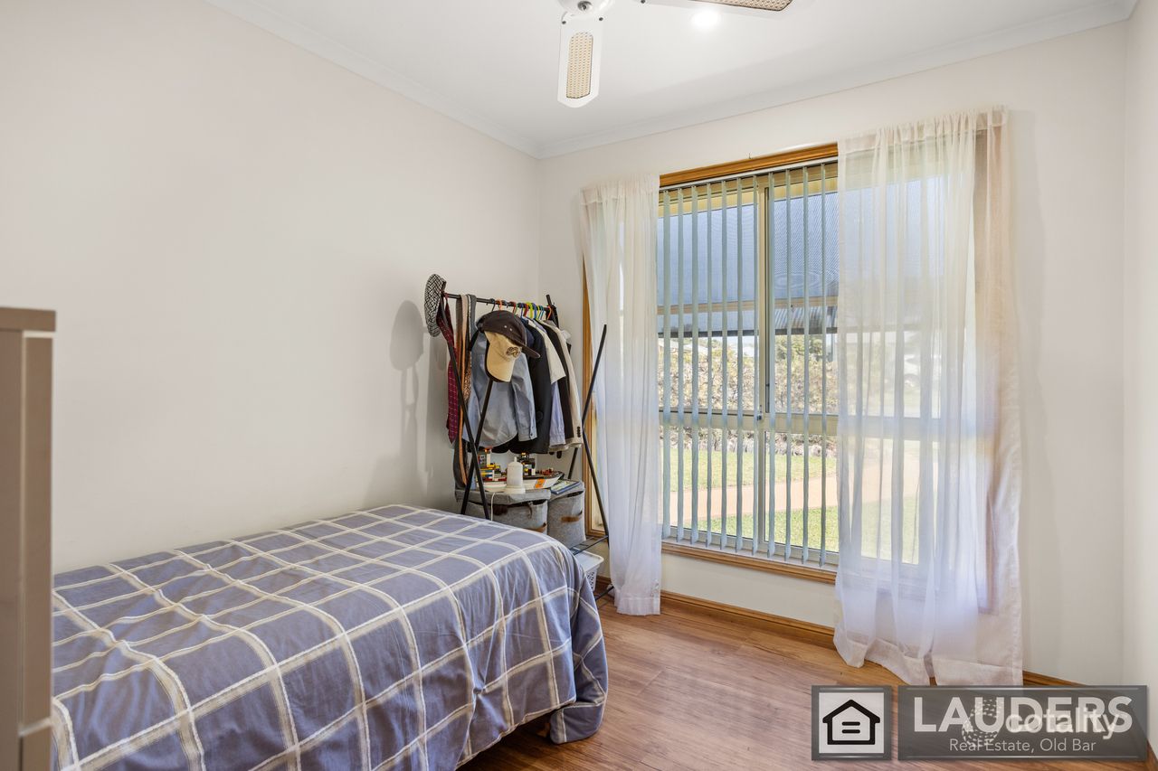 18 Pryor Cres, Old Bar, NSW 2430