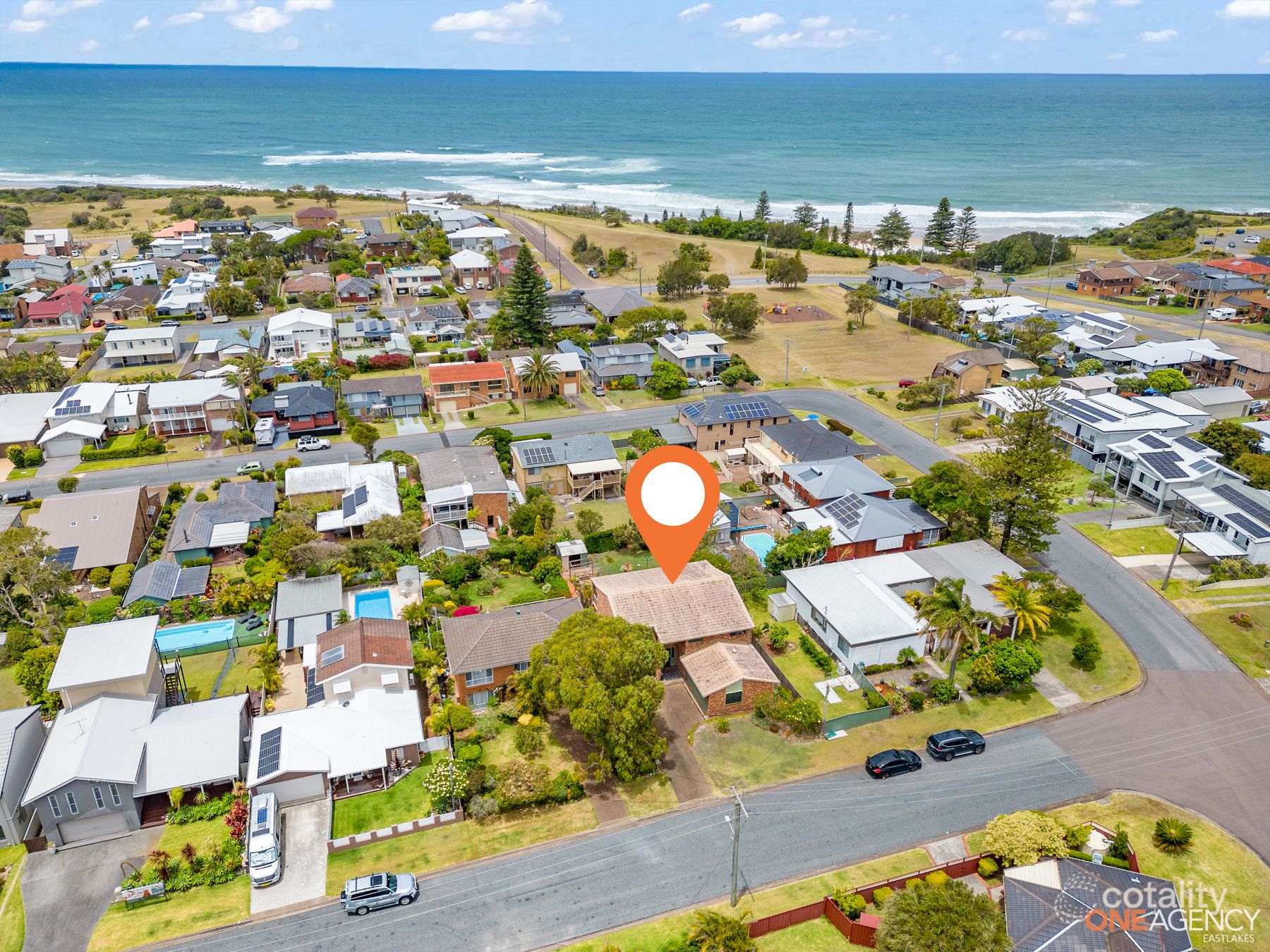 4 Pacific St, Caves Beach, NSW 2281