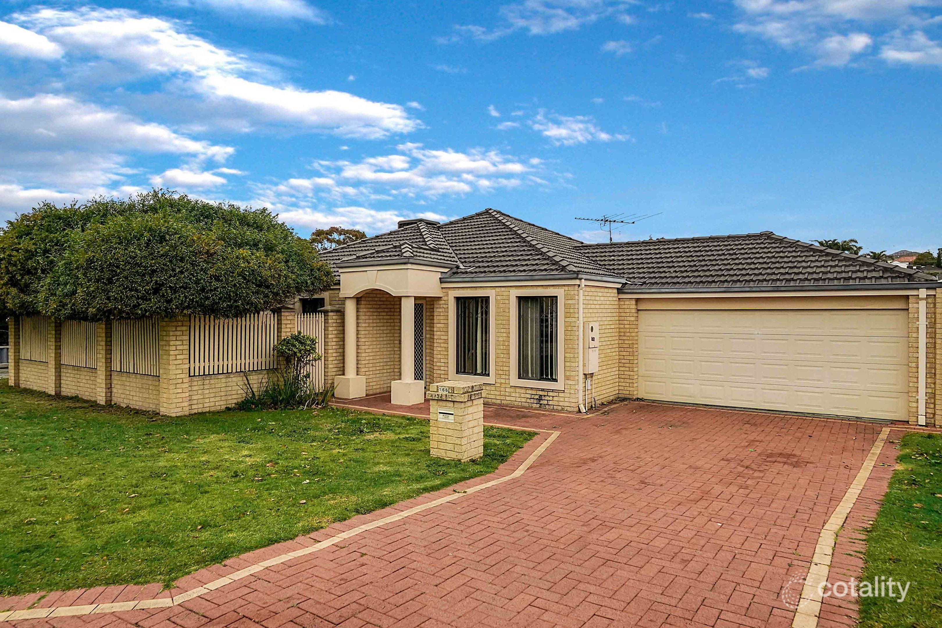 166 Deanmore Rd, Scarborough, WA 6019