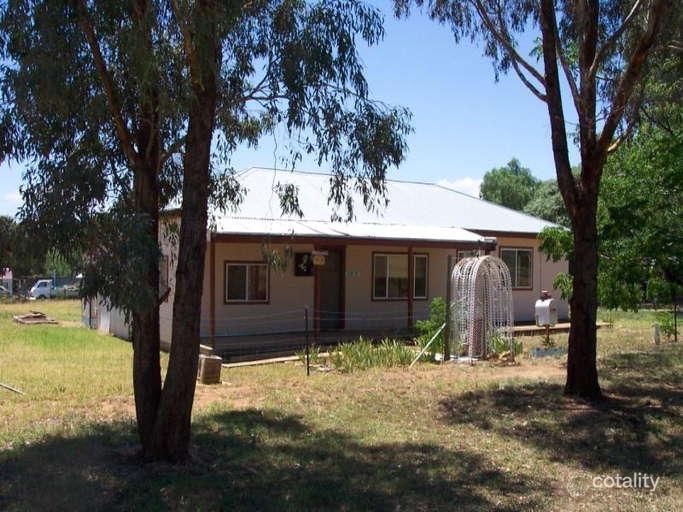 18-20 Belmore St, Woodstock, NSW 2793