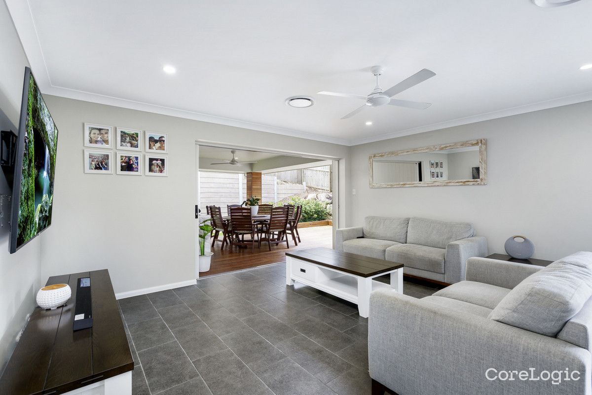 17 Hoop Pine Cct, Maudsland, QLD 4210