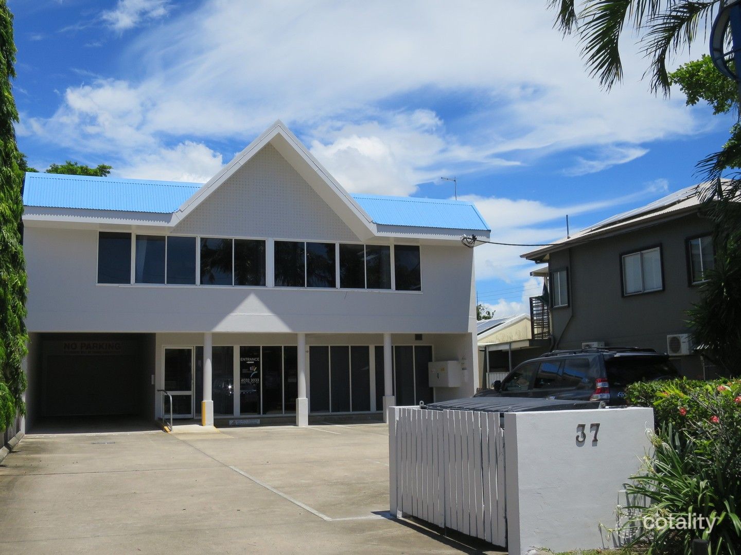 37 Pease St, Manoora, QLD 4870