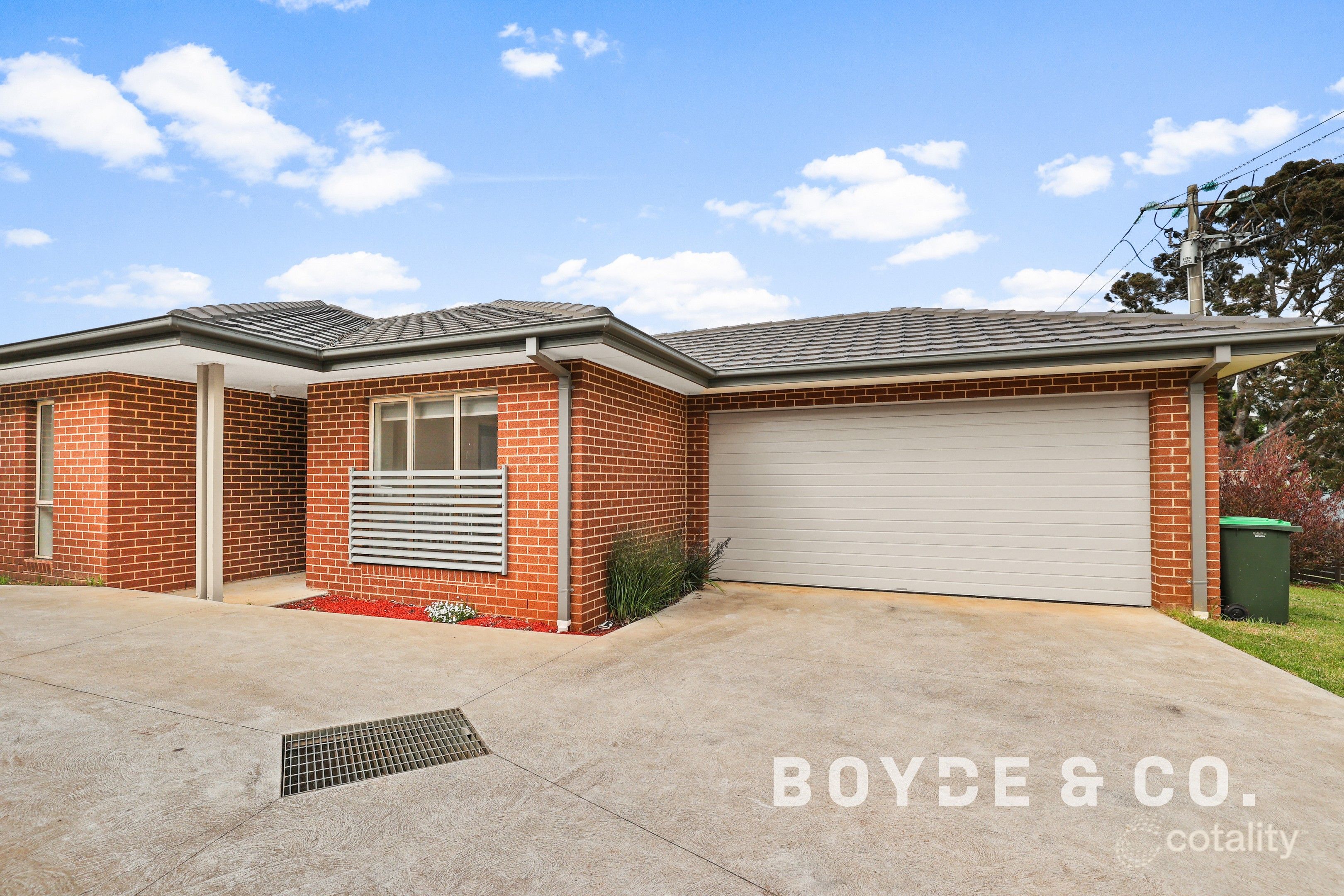 2/28 Main South Rd, Drouin, VIC 3818