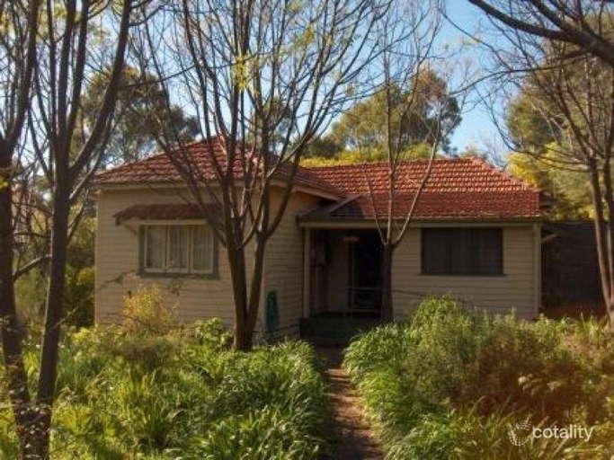 8 Nichol St, Mundaring, WA 6073