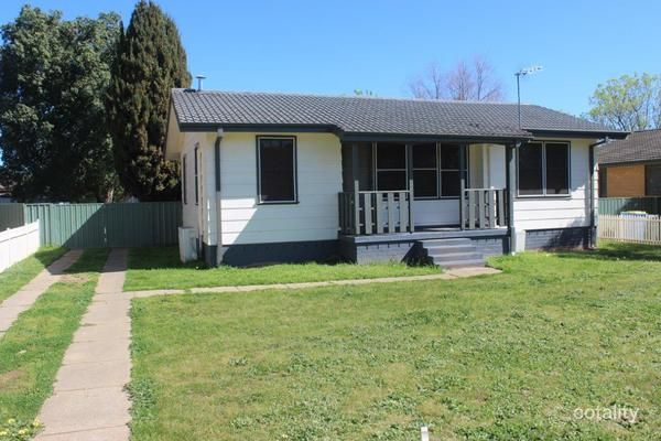 2 Meads Pl, Mount Austin, NSW 2650