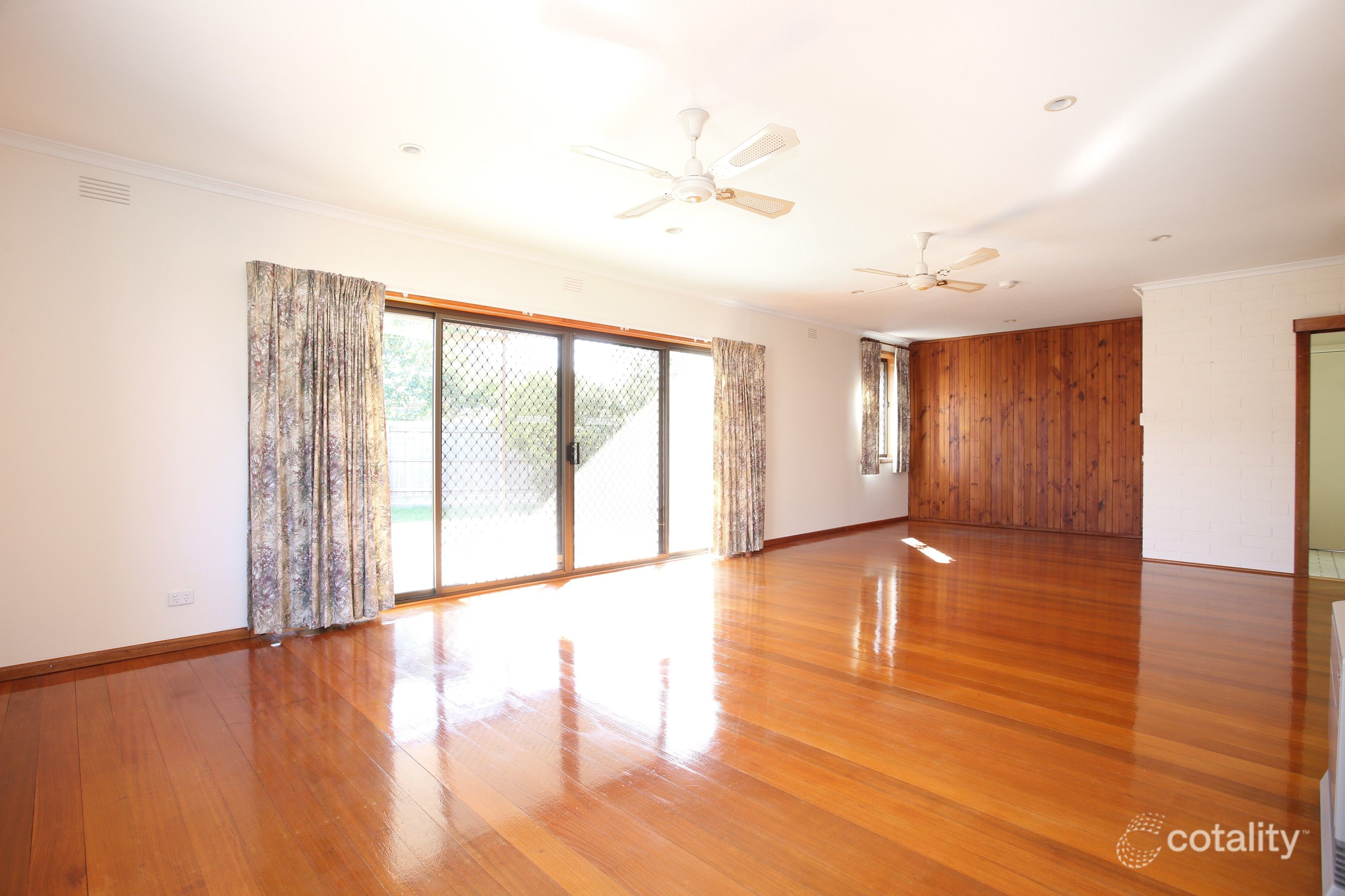 2 Lawborough Ave, Parkdale, VIC 3195