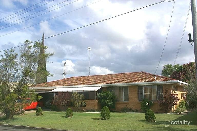 4 Curlew Cres, Burleigh Waters, QLD 4220