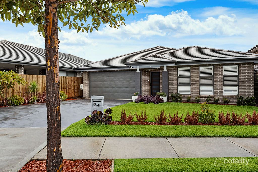 94 Easton Ave, Spring Farm, NSW 2570