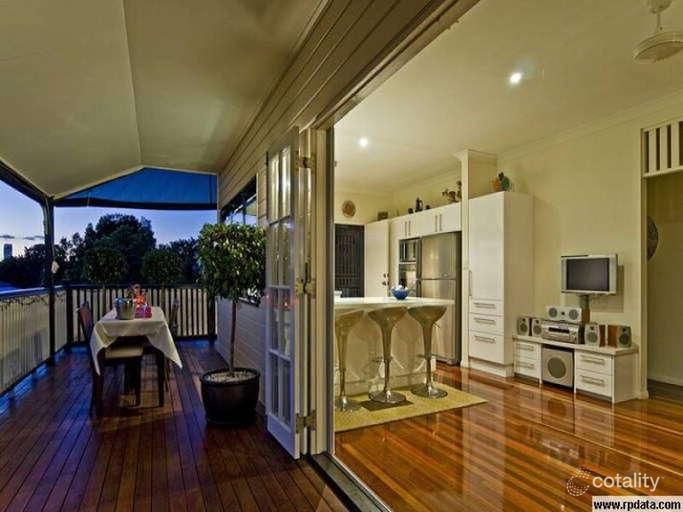 104 Brentnall St, Norman Park, QLD 4170