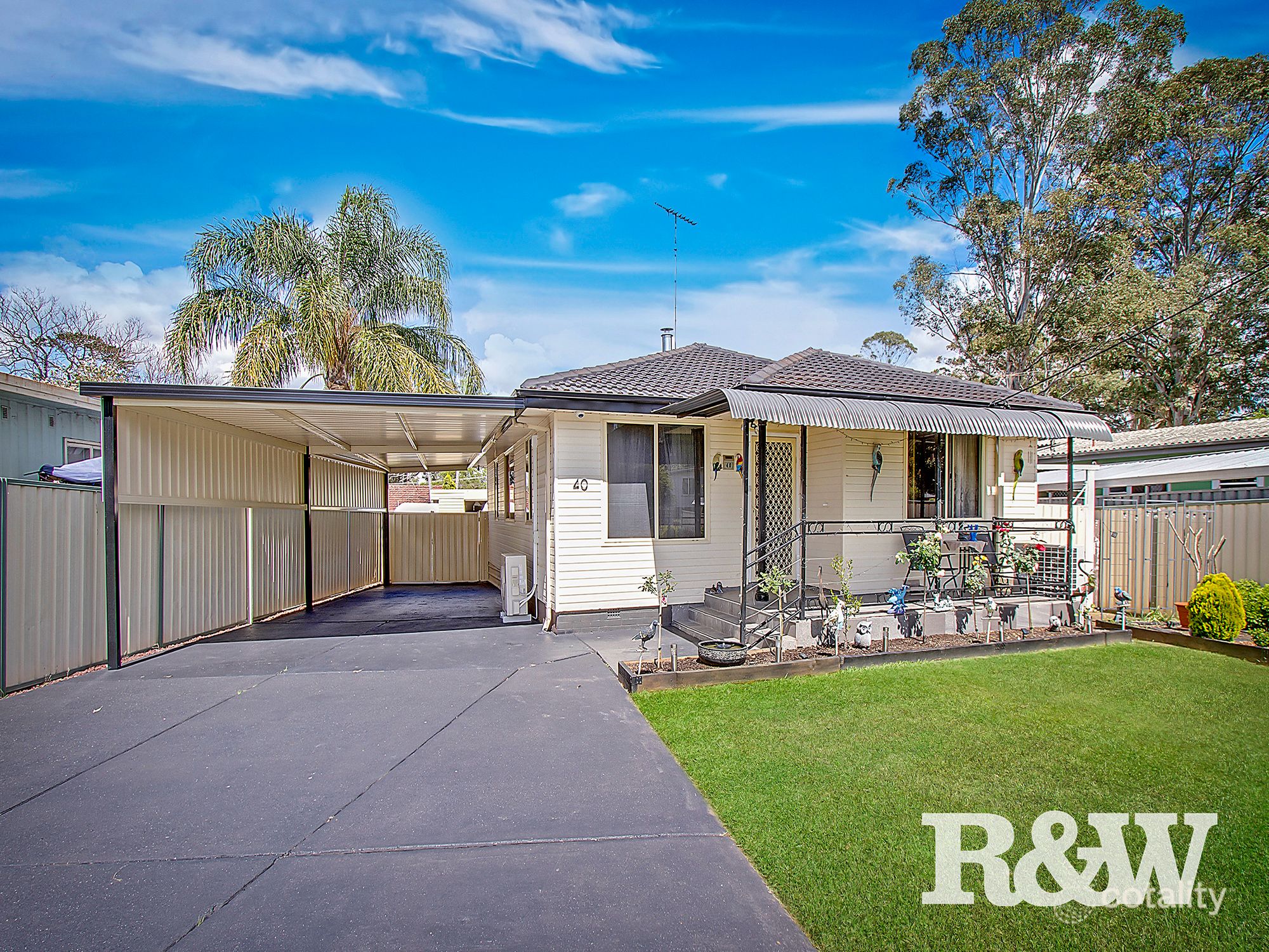 40 Lucena Cres, Lethbridge Park, NSW 2770