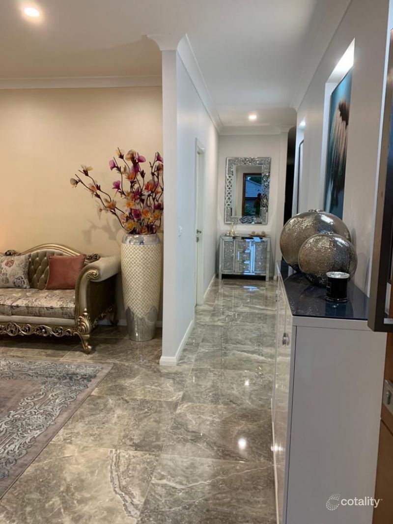 33 Crowley Bvd, Claymore, NSW 2559