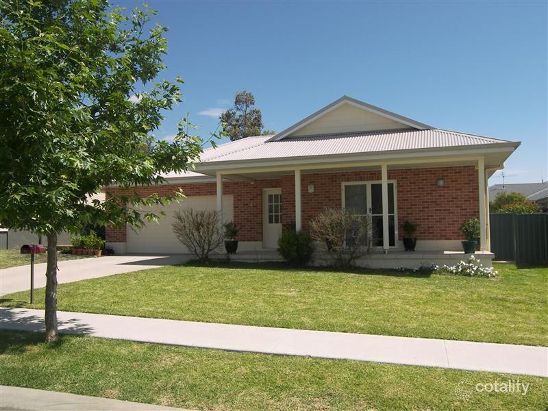 4 The Heights, Hillvue, NSW 2340