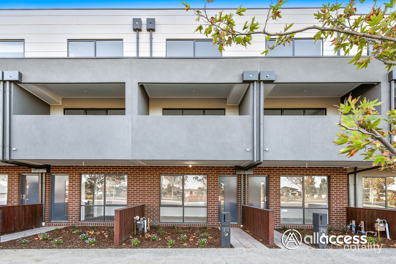 214 Henry Rd, Pakenham, VIC 3810