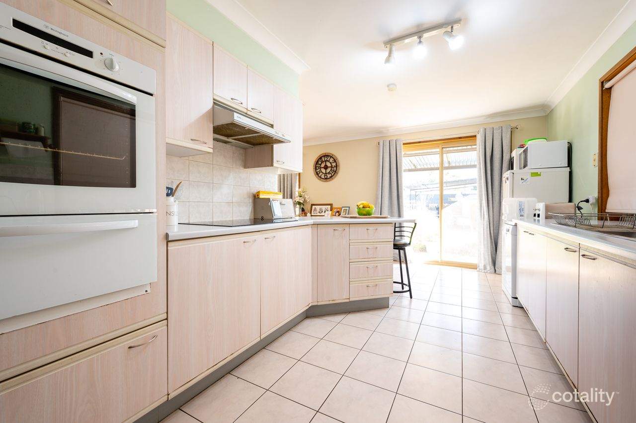 8 Brooks Cres, Darlington Point, NSW 2706