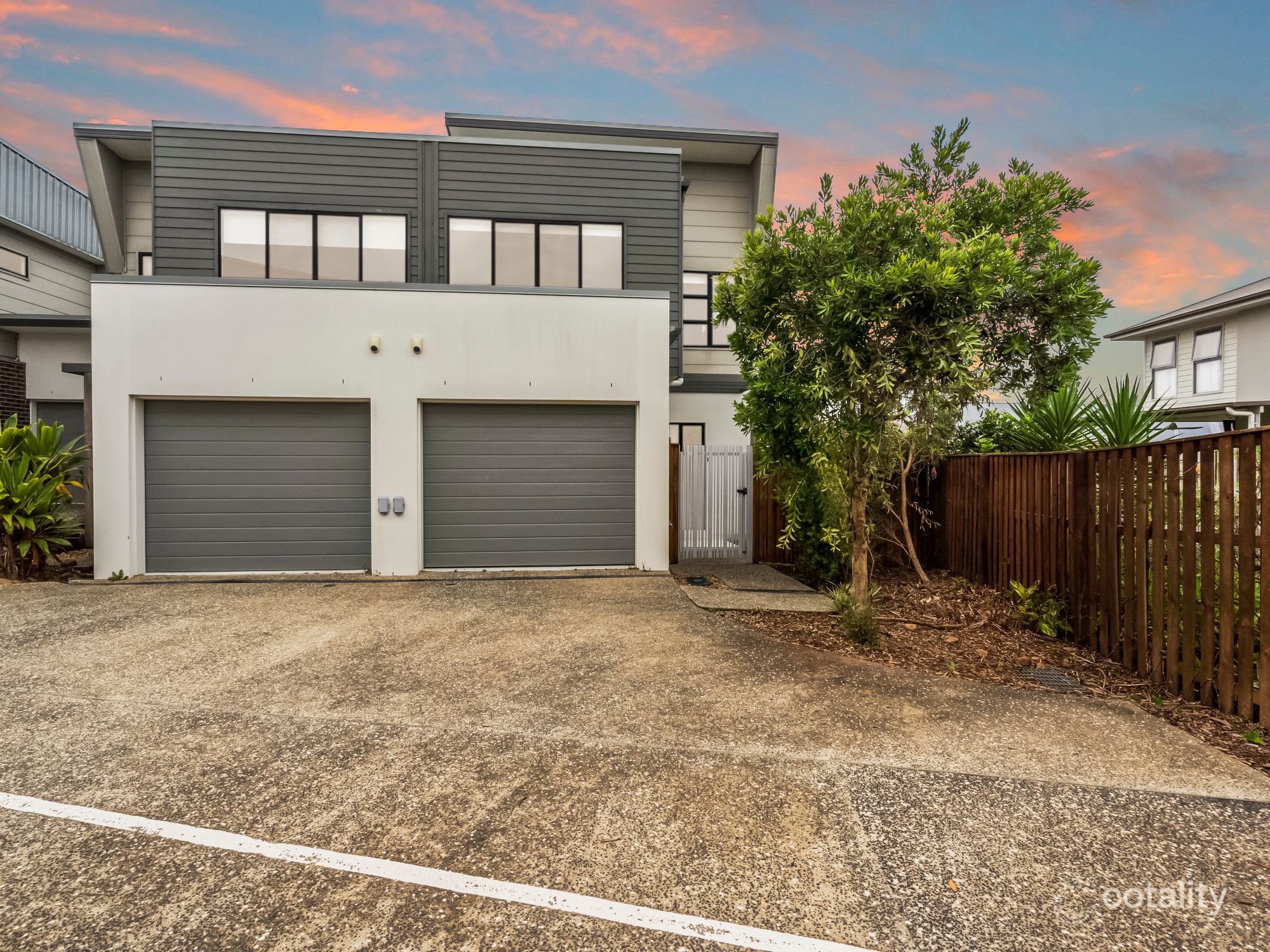 4/4 Mala Ct, Coomera, QLD 4209