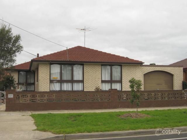 251 Carrick Dr, Gladstone Park, VIC 3043
