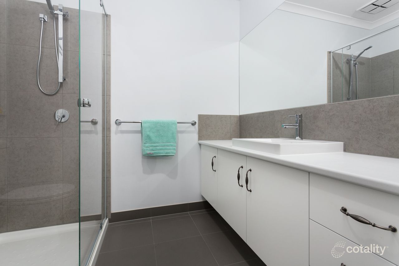 49 Eastbourne Cres, Officer, VIC 3809