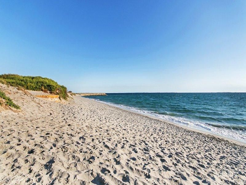 42 Rollinson Rd, North Coogee, WA 6163