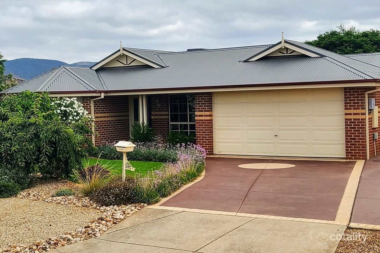 30 Leonard Dr, Darley, VIC 3340