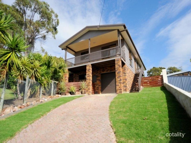 9 Erin Cl, New Auckland, QLD 4680