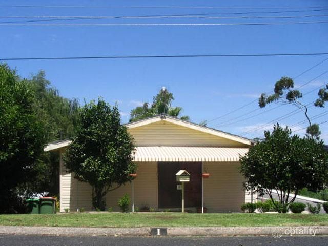 1 Adnamira Cl, Wyoming, NSW 2250