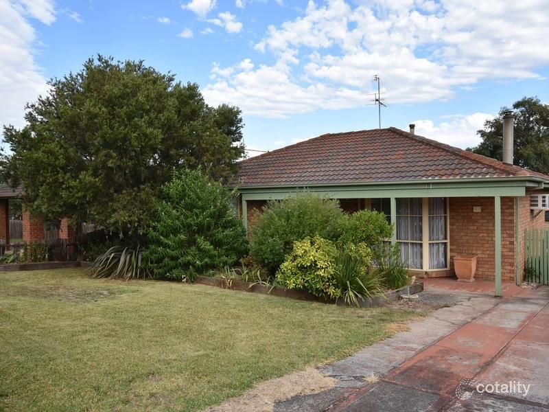 43 Dinwoodie Dr, Newborough, VIC 3825