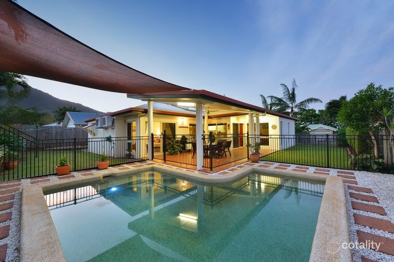 15 Village Tce, Redlynch, QLD 4870