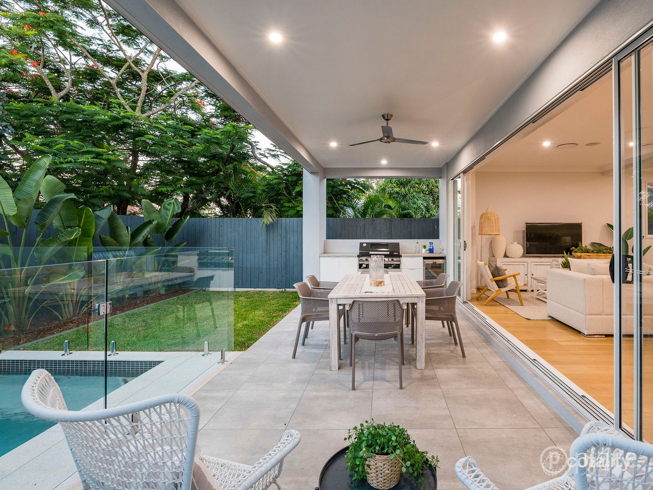 8 Fred St, Camp Hill, QLD 4152