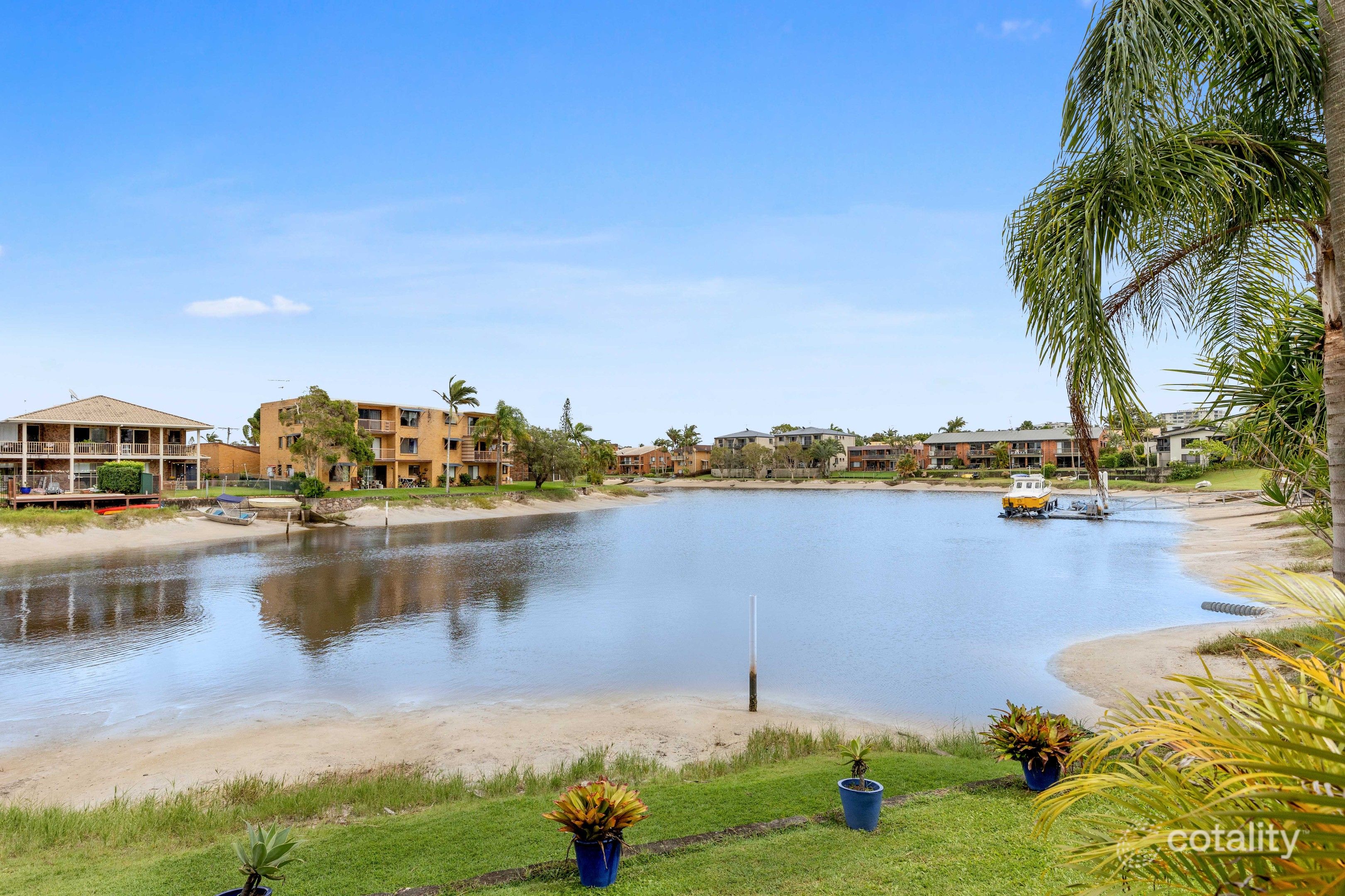2/5 Goonawarra Dr, Mooloolaba, QLD 4557