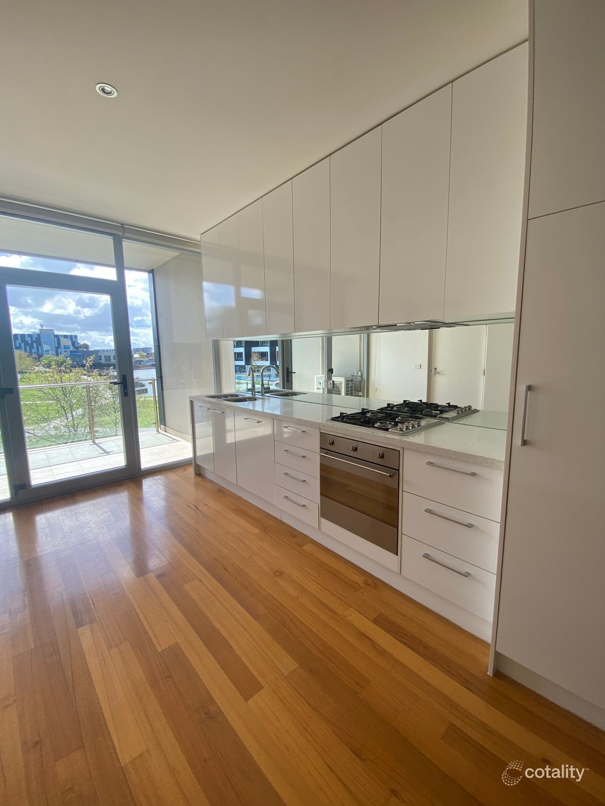 8/2 The Esplanade, Caroline Springs, VIC 3023