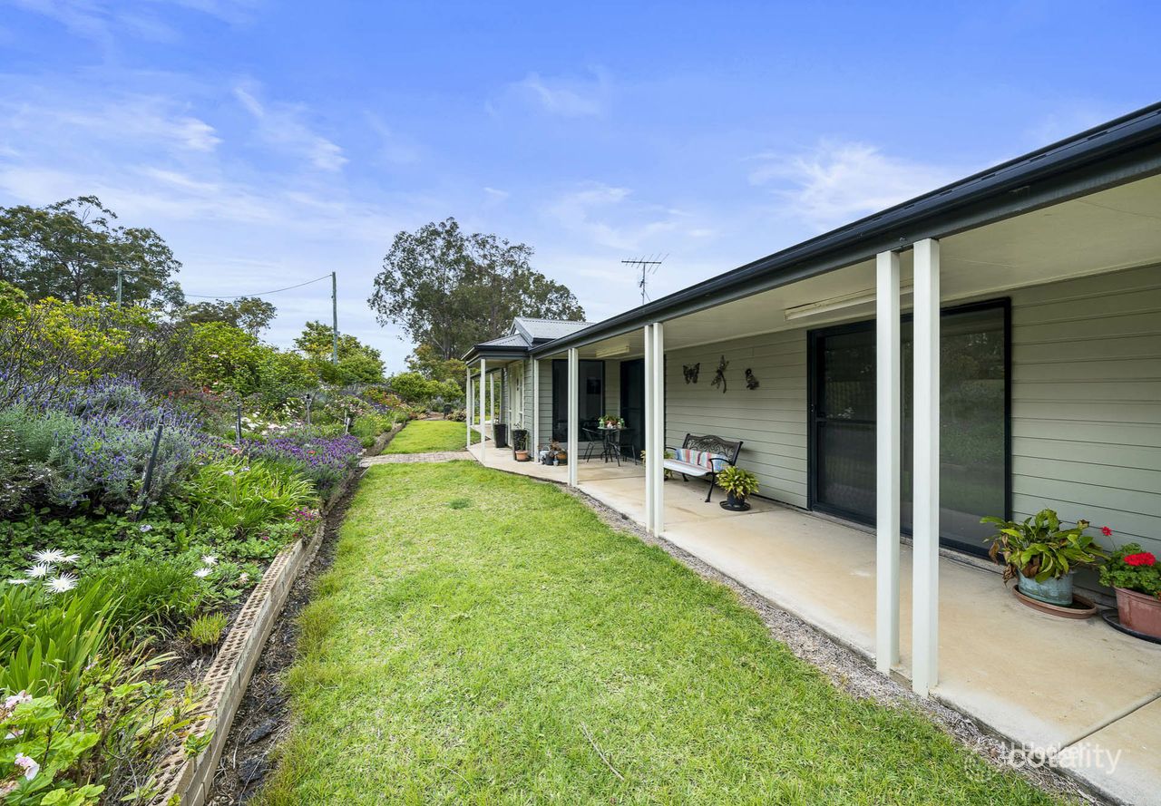 32 Buckingham Ct, Mount Hallen, QLD 4312
