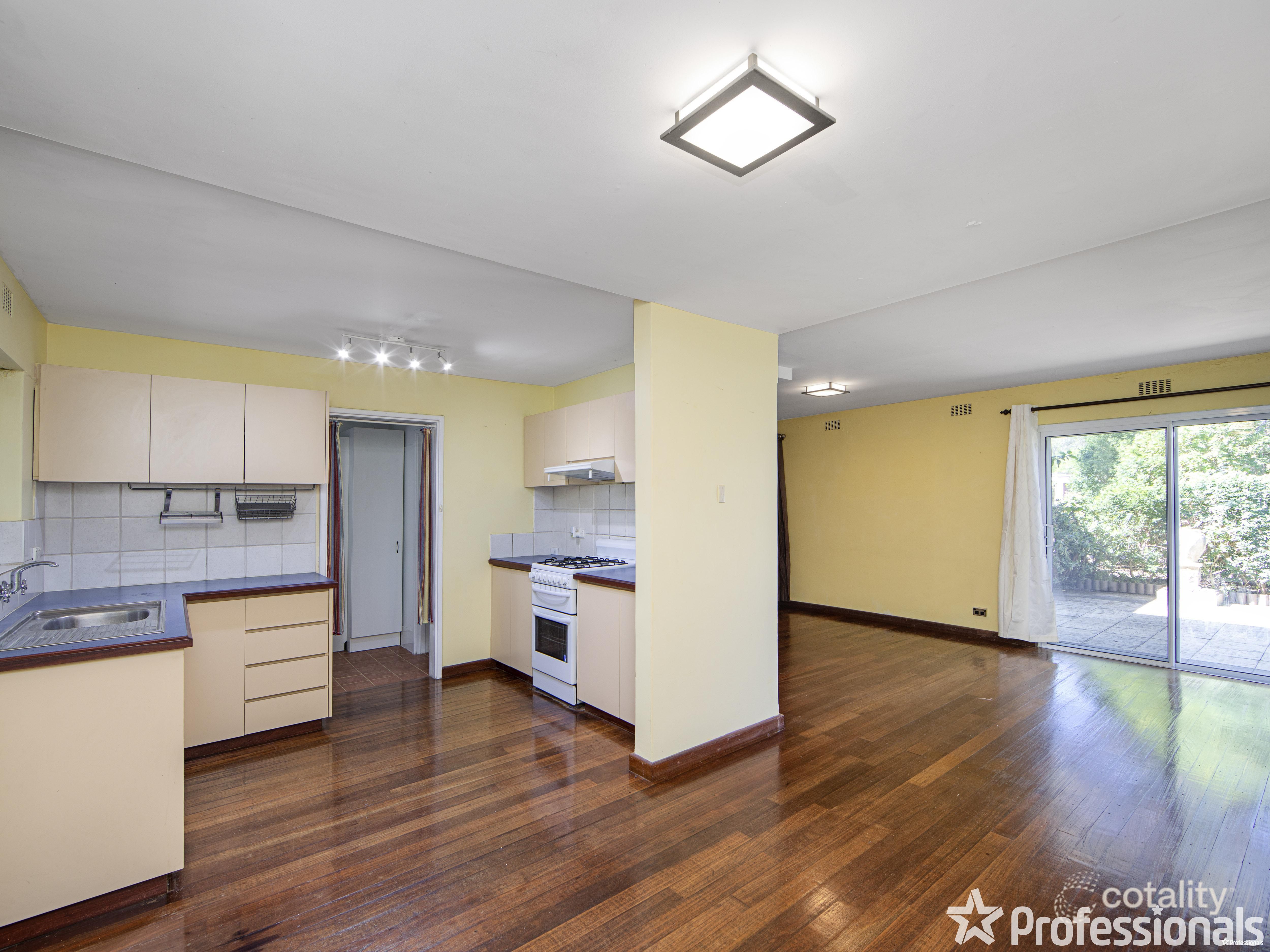 1 Sutherland Cl S, Guildford, WA 6055
