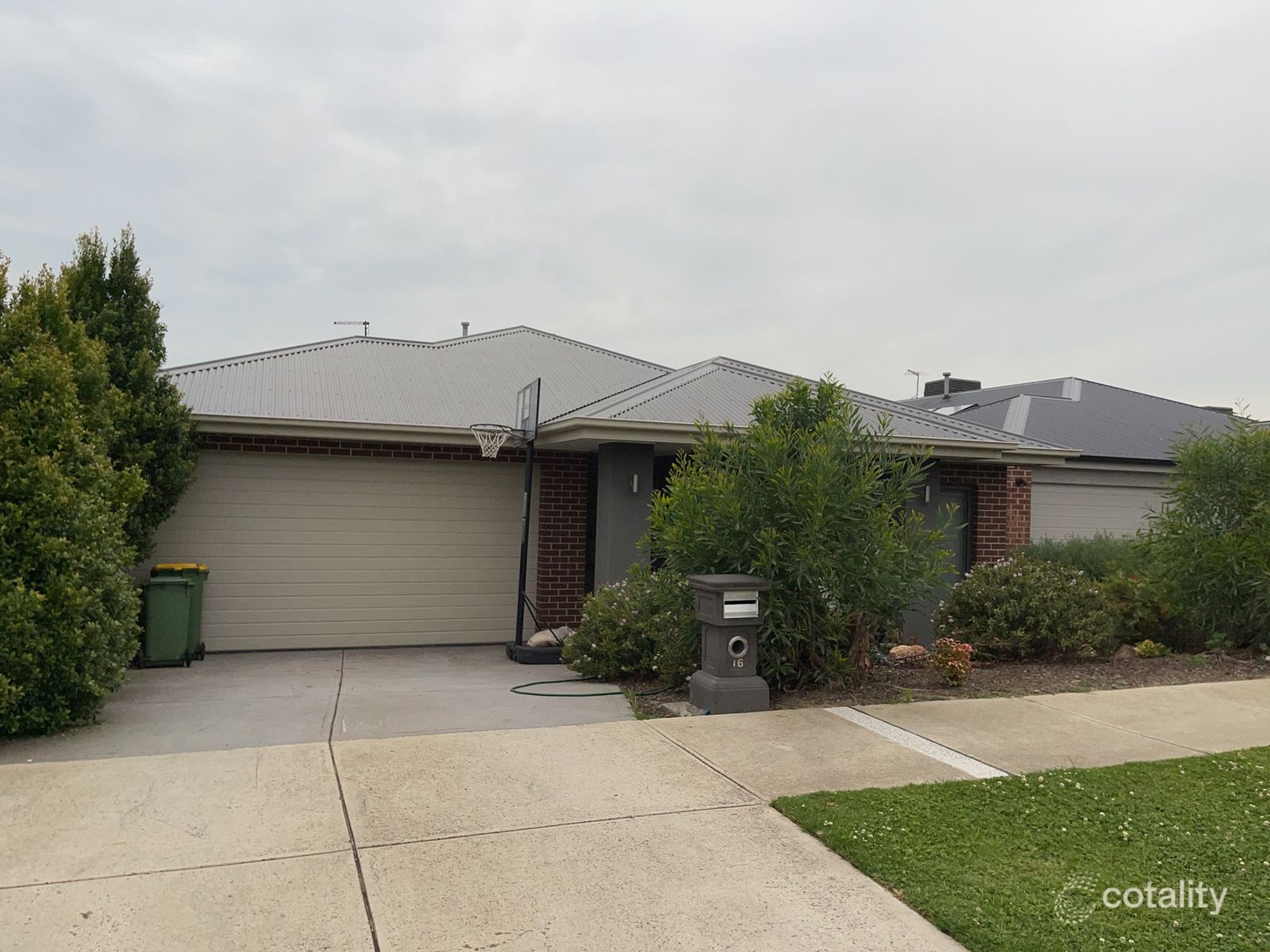 16 Viewgrand Dr, Pakenham, VIC 3810