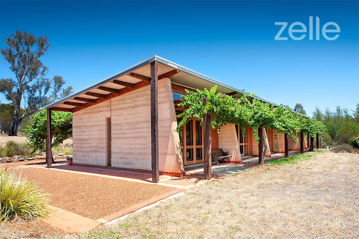 223 Mitchell Rd, Table Top, NSW 2640