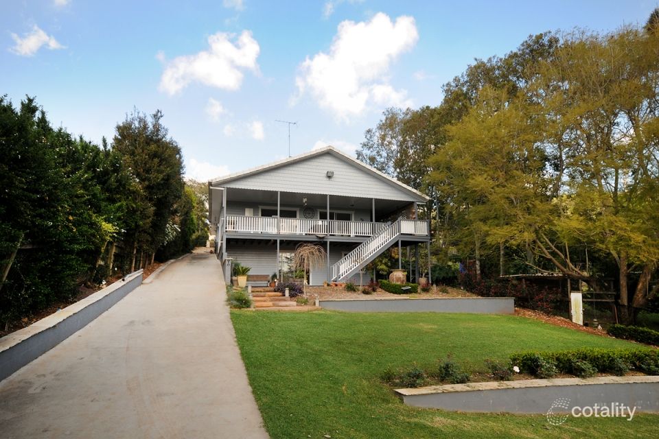 43 Harvey St, Mount Lofty, QLD 4350