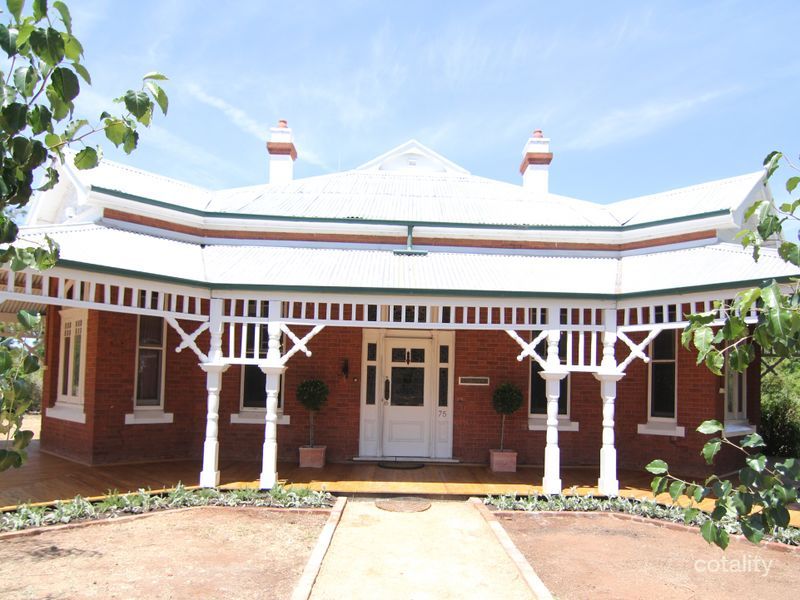 75 Warne St, Wellington, NSW 2820