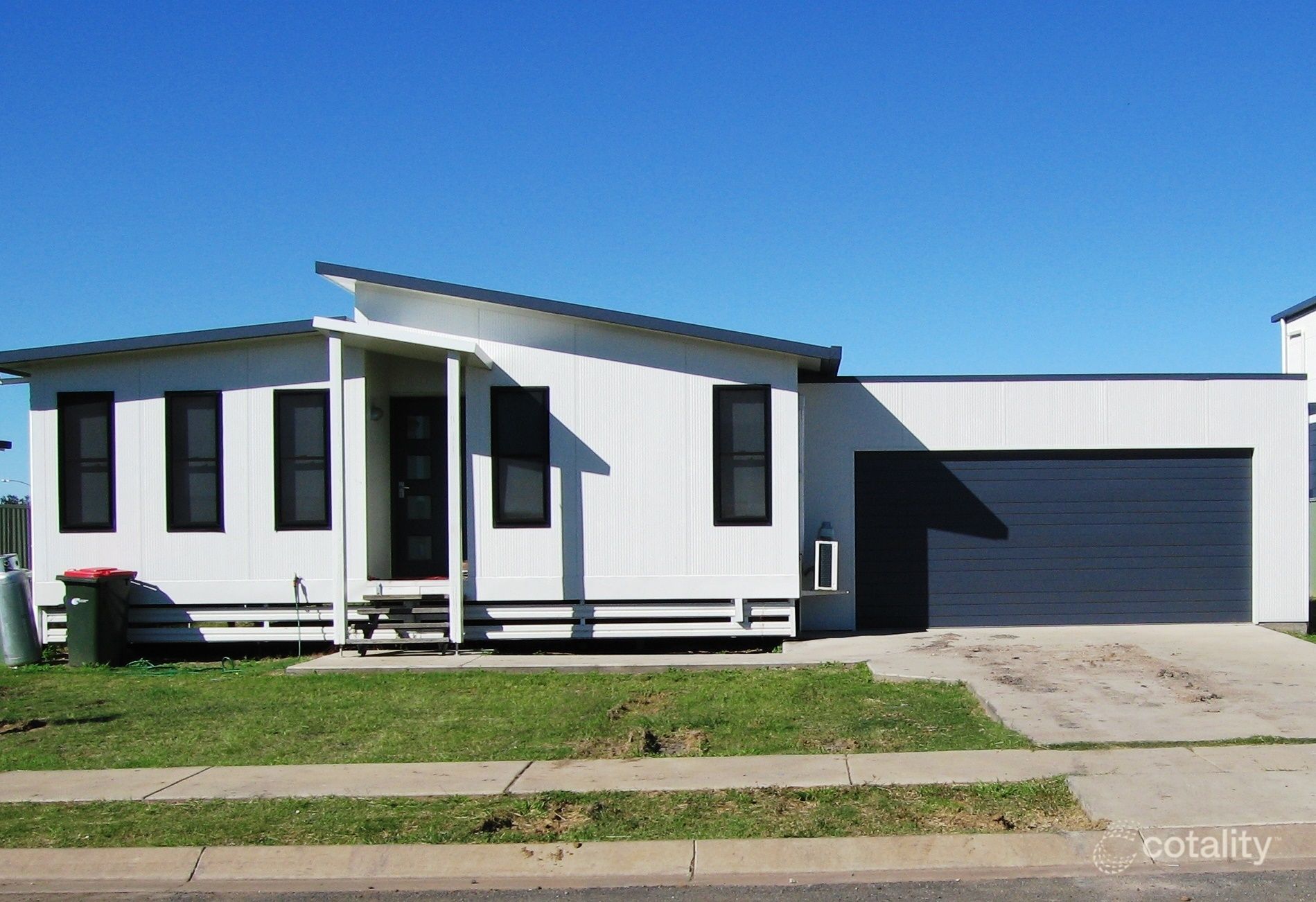 8 Deacon Dr, Blackwater, QLD 4717