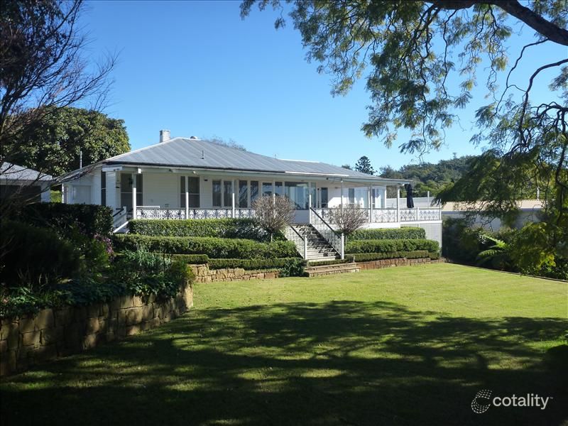 11 Curzon St, Mount Lofty, QLD 4350