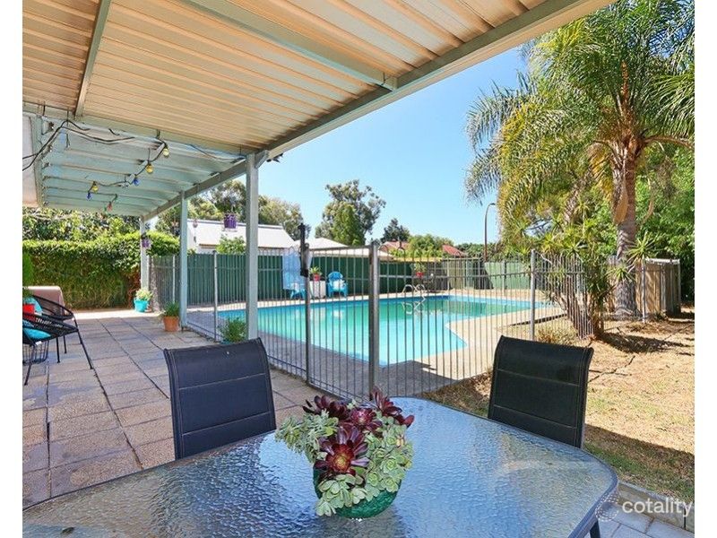 8 Mills Rd W, Martin, WA 6110