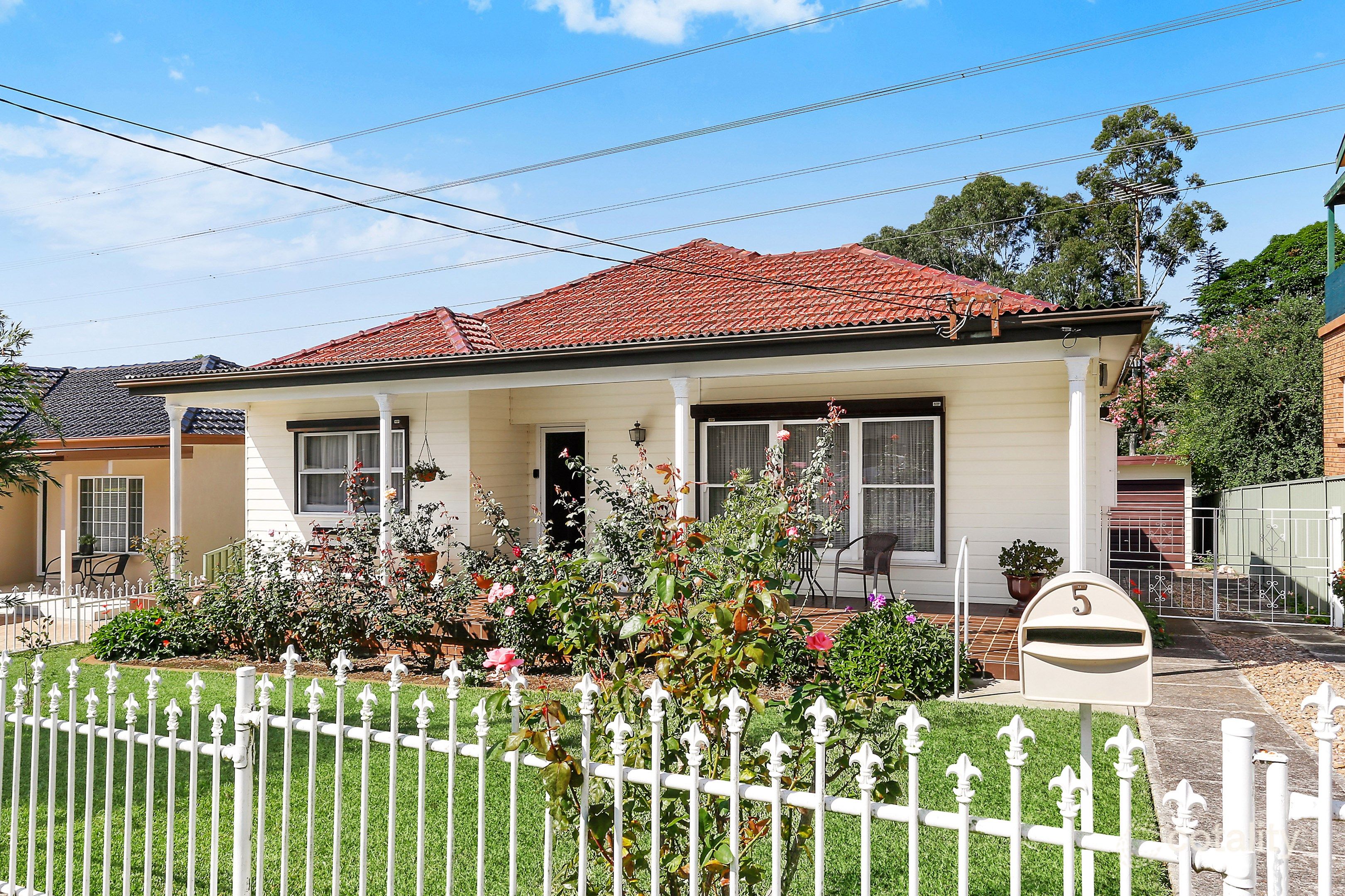 5 Beale Cres, Peakhurst, NSW 2210