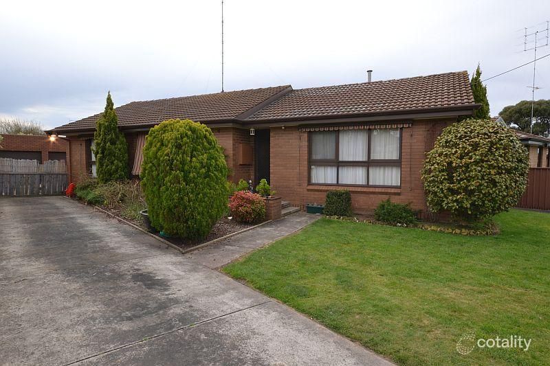 6 Sherwood St, Wendouree, VIC 3355