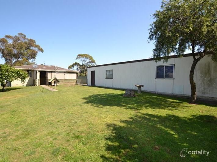 27 Ravenscliffe Rd, Shoalhaven Heads, NSW 2535