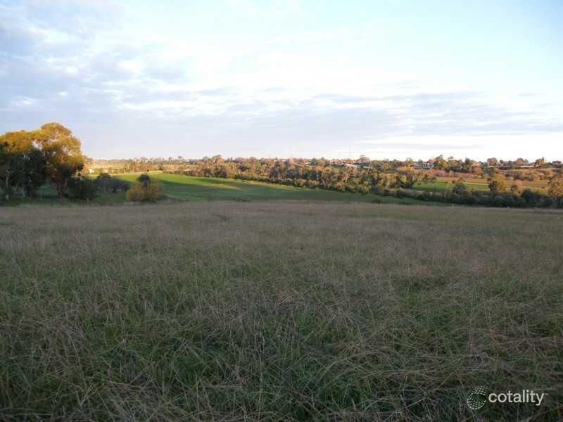 1b Suding Cl, Wy Yung, VIC 3875