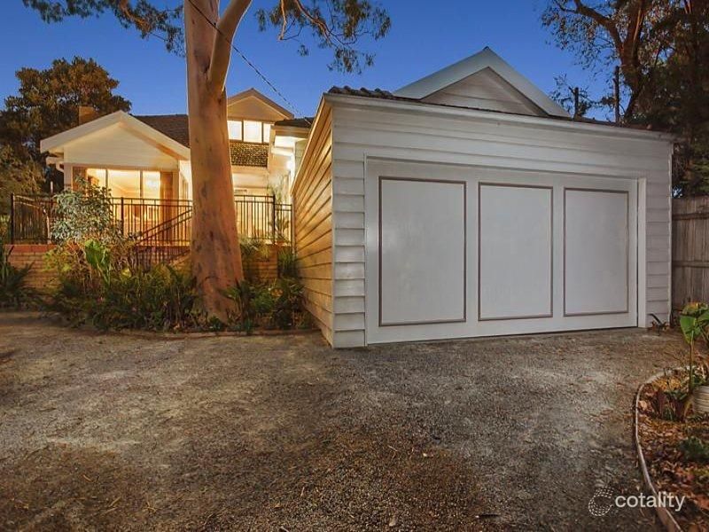 18 Folkestone Cres, Beaumaris, VIC 3193