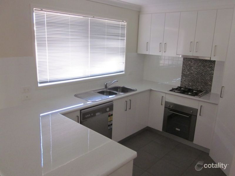 2/25 Warambee St, Glenfield Park, NSW 2650