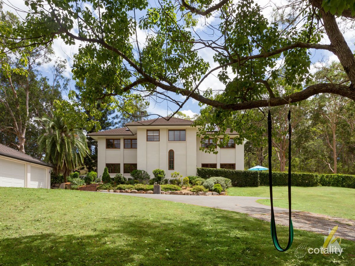 130 Savages Rd, Brookfield, QLD 4069