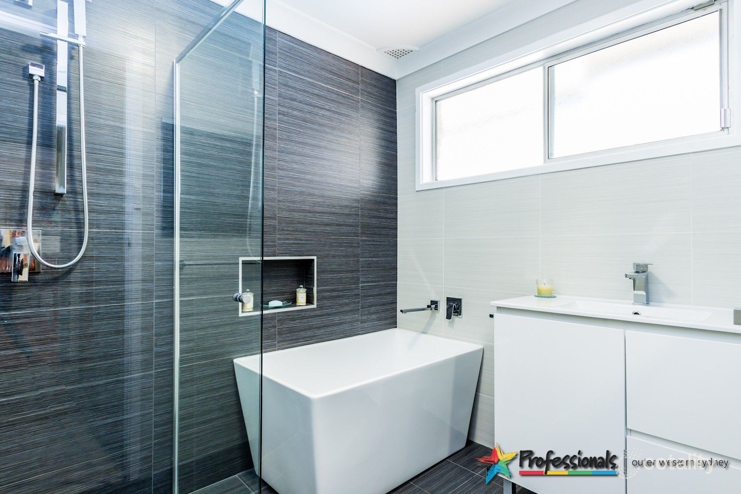 11 Thrift St, Colyton, NSW 2760