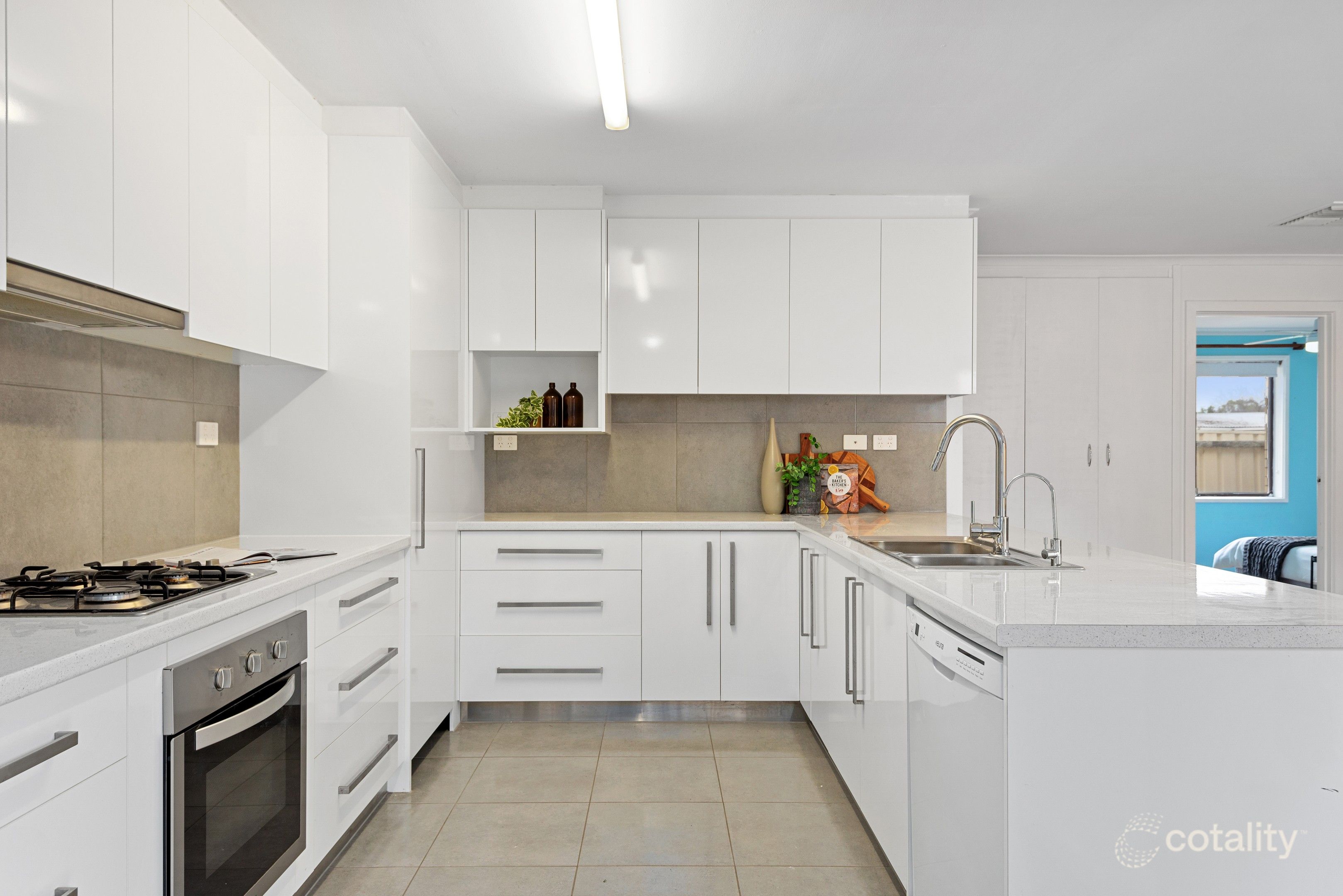 4 Jade Cres, Happy Valley, SA 5159